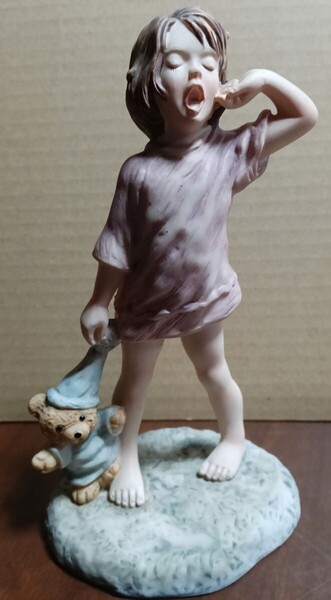 送料無料 寝起きの少女 置物 テディベア フィギュリン 少女 アンティーク