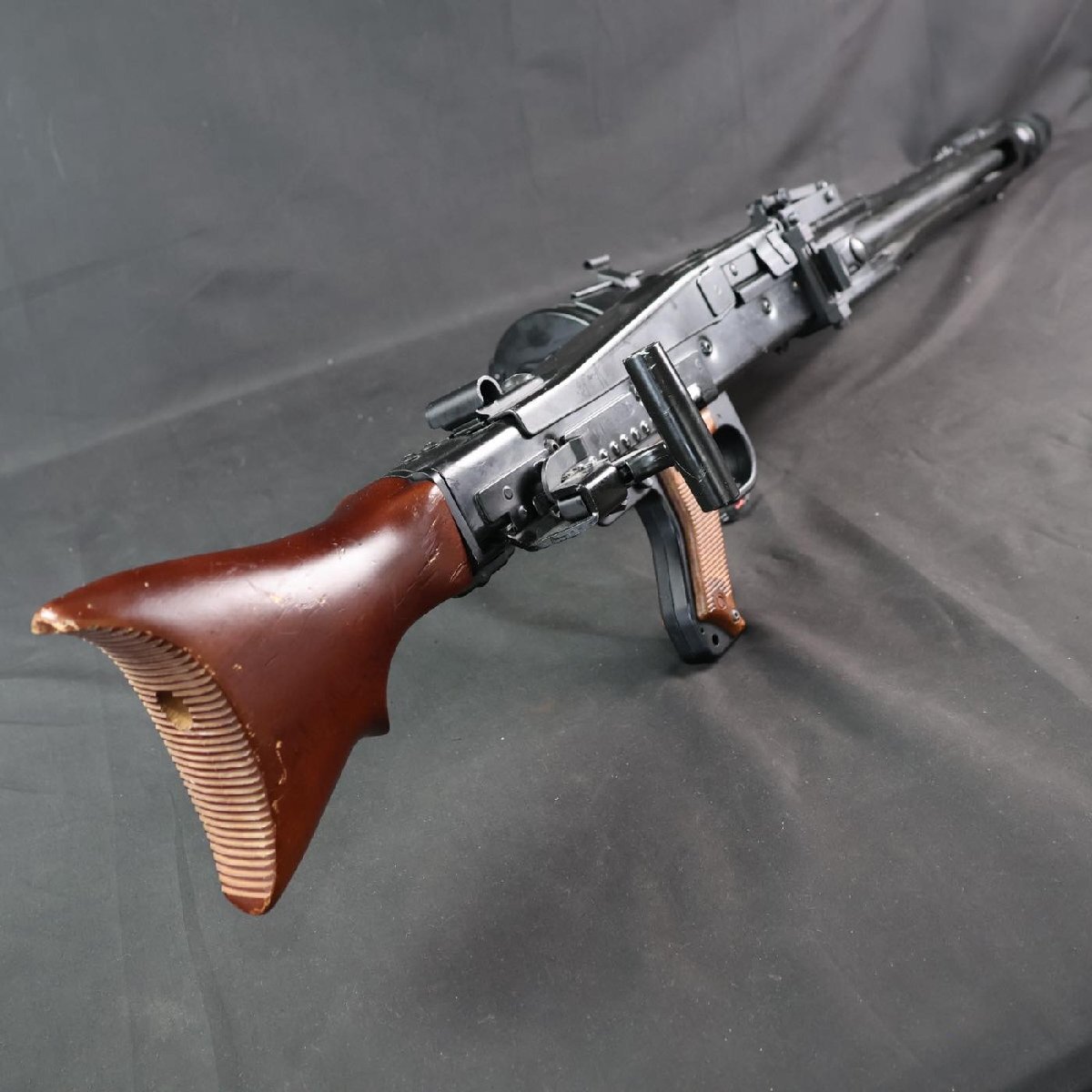 東京マルイ電動ガン　S &T mg42　モデルガン バイポッド付き 中古 東京マルイ電動ガン S &T mg42 モデルガン バイポッド付き 中古