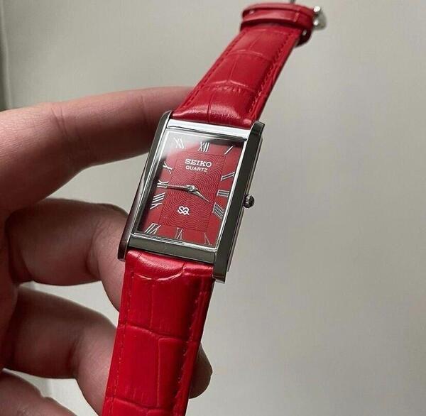 25:セイコー SEIKO★美品★OH済★アンティーク★クォーツ★男女★腕時計 ヴィンテージ 海外限定 レッド 赤 日本未発売☆送料無料