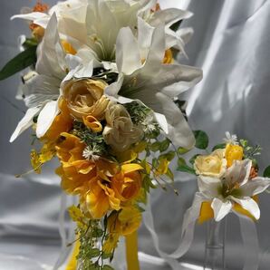 ウェディングブーケ 新品★カサブランカ&薔薇キャスケードブーケ★ブートニア yellow&White 結婚式 パーティー 前撮り