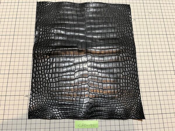 CR5-172★良型センター取り★極上美艶マットブラック★最高級ポロサスクロコダイルレザークラフトはぎれクラッチポーチノートカバー