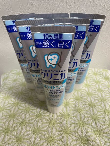新品未開封送料無料クリニカアドバンテージホワイトニング歯磨き粉爽やかでみずみずしいクリアミントの香味 正味量1本143g×6本(6本売り)