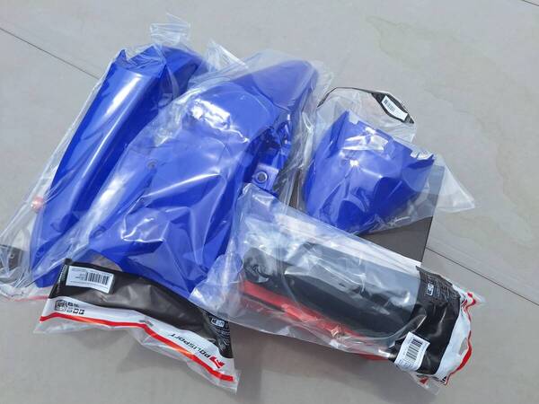 Polisport 2025'YZ250FX 前後フェンダー、エアクリーナーカバー、フォークガードセット 未使用品 送料サービス