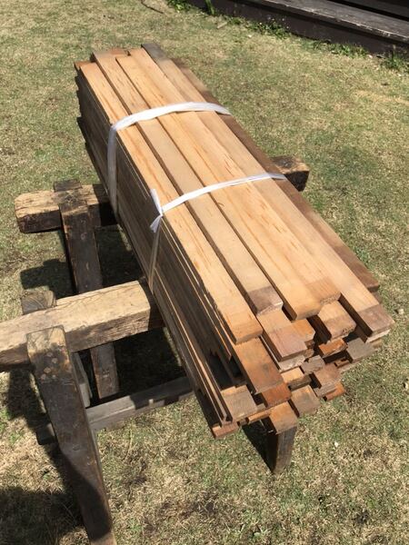 木曽ひのき 角材 70~85cm×3.5cm程度×1.2cm程度 147本