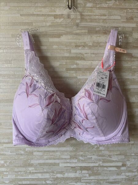 E80」トリンプ 夢みるブラ(R)シャインオブクリスタル DeepV ブラジャー