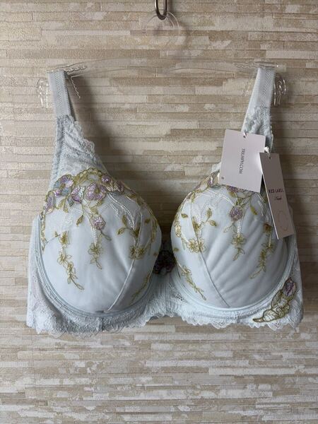 F85」トリンプ プレミアム レッドレーベル眠り姫バラ咲き フルカップブラジャー