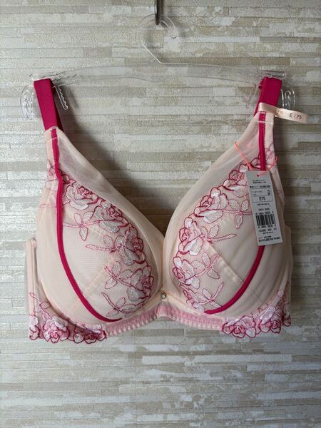 E75」トリンプ チャーミングラマー スリムラインDeepV ローズ ブラジャー