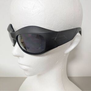 美品 GRUNGE GLASSES サングラス GG23SU-EY001 ブラック ケース付 Excellent GRUNGE GLASSES Sunglasses GG23SU-EY001 Black with Case