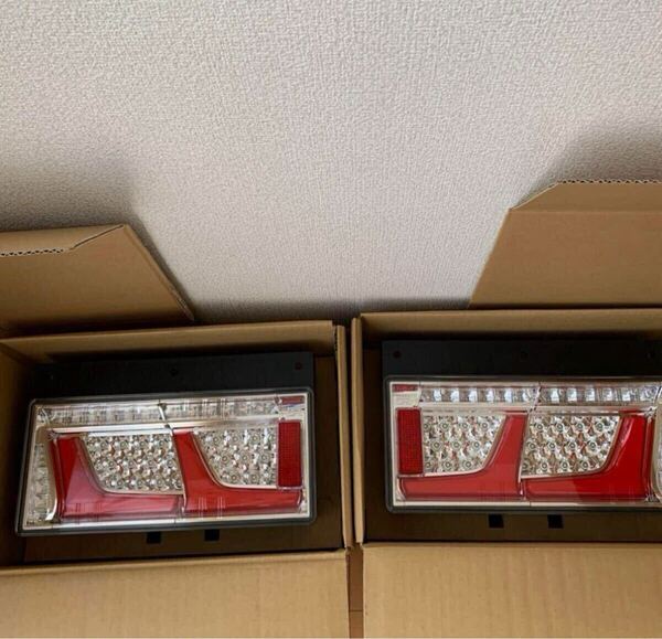 【新品未使用】小糸製作所 トラック用オールLEDリアコンビネーションランプ2連タイプ シーケンシャルターンレッド LRセット