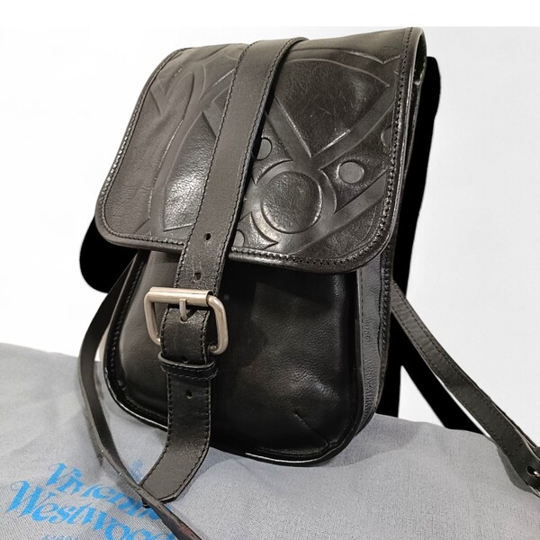 正規品 ヴィヴィアンウエストウッド ショルダーバッグ サコッシュ レザー Vivienne Westwood レザー 革 ブラック 黒 保存袋付き 男女兼用
