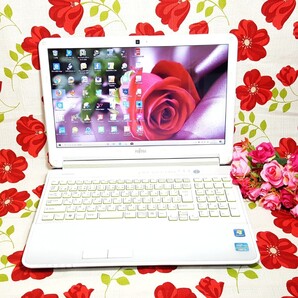 爆速Core-i5/新品マウス付き/大人気富士通 LIFEBOOKホワイト色/ソフト多数インストール/大容量SSD256G/高速8GB/Win11/DVD焼き/オフィス!