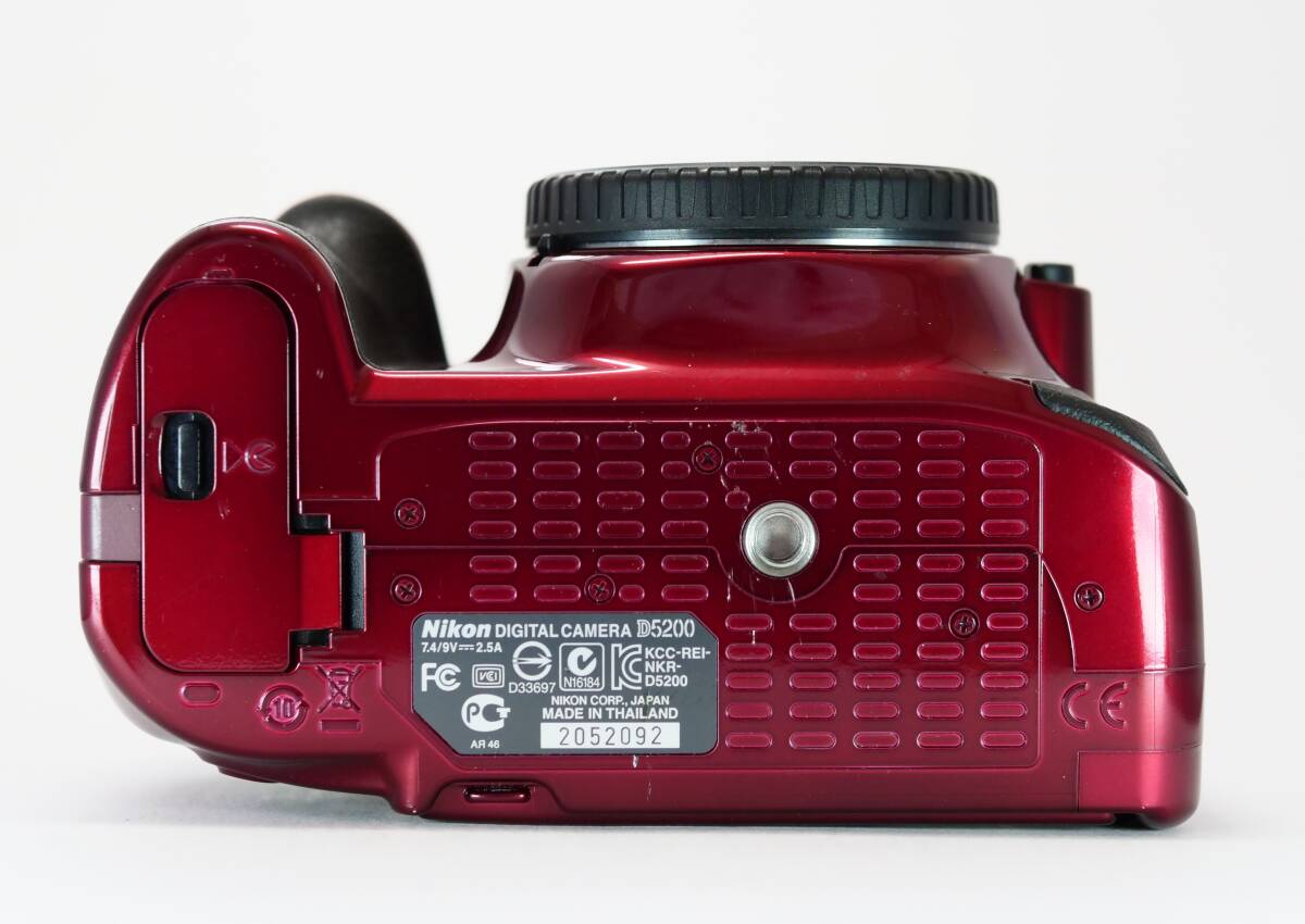 Nikon D5200 ボディ ＋ 純正バッテリー ＋ 充電器セット 一眼