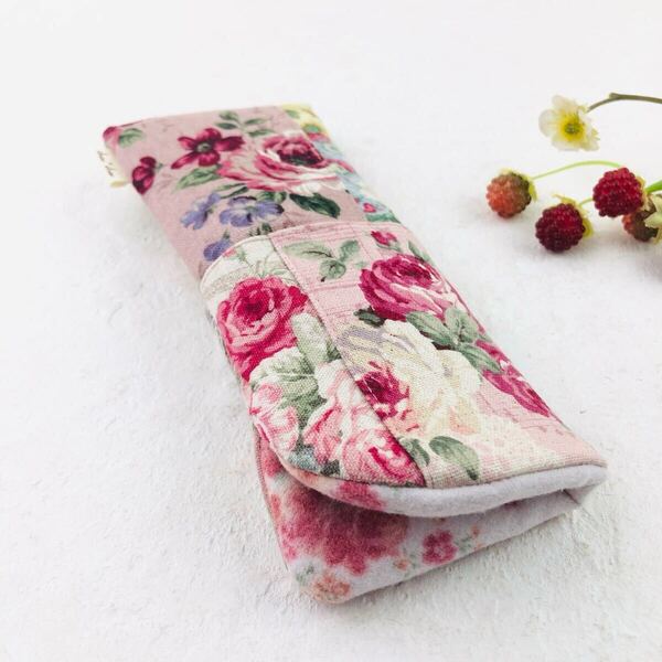 .。パッチワーク ローズのふかふかメガネケース ハンドメイド ローズ柄 メガネケース 薔薇