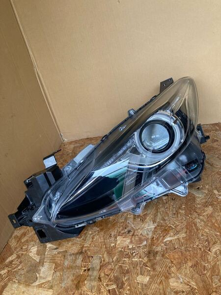 美品 アクセラ BM5FP BM5AP 左 助手席側 HID ヘッドライト ユニット BHN3-51040 W1469 L 刻印F