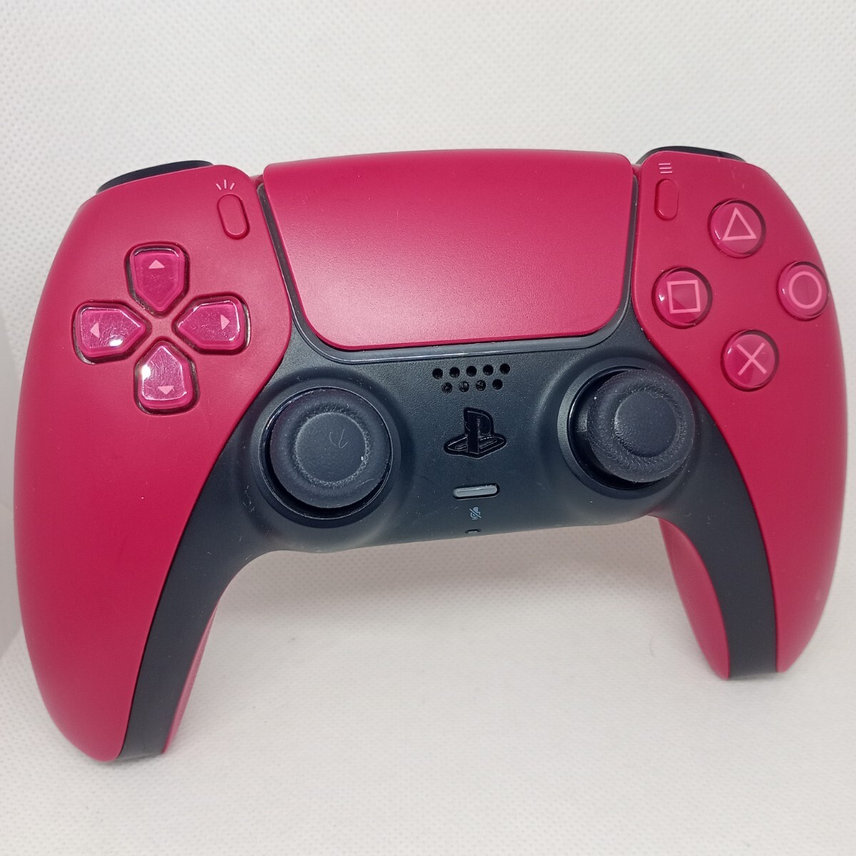 PS5「DualSense」に新色到来！「コズミック レッド