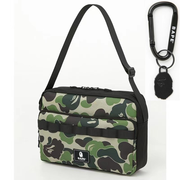BAPE◆A BATHING APE/迷彩カモ◆ア ベイシング エイプ◆カラビナ付ショルダーバッグ◆CAMO/カモ/付録ノベルティ