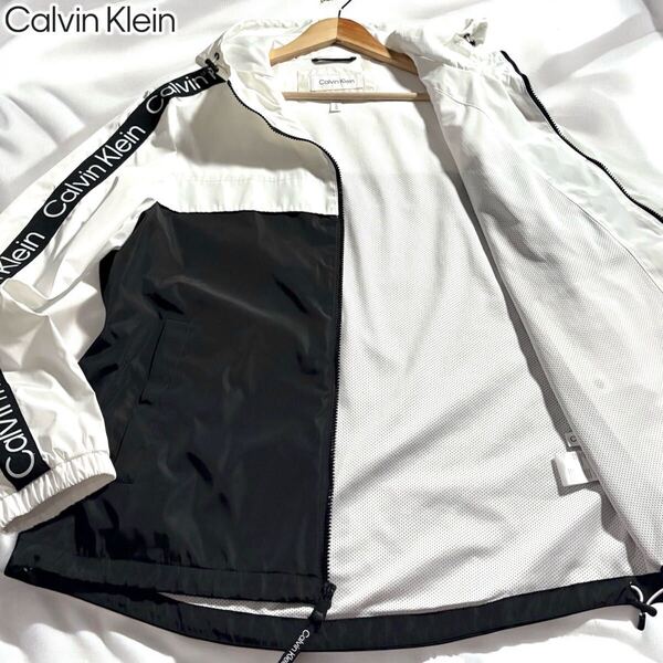未使用級/XLサイズ相当●カルバンクライン Calvin Klein ナイロン パーカー フード ジャケット 撥水 ファスナーロゴ 袖ロゴラインテープ 白