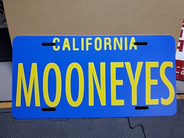 ラスト1点│ムーンアイズ│カリフォルニア│MOON EYES│ブリキ看板│ナンバープレート│アメリカン海外雑貨│ガレージ、店舗、車庫│輸入品