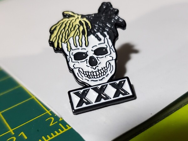 1点のみ│XXXTentacion│xxxテンタシオン│HIPHOPピンバッジ│ピンズ│アメリカン海外雑貨│ラッパー│インポート品