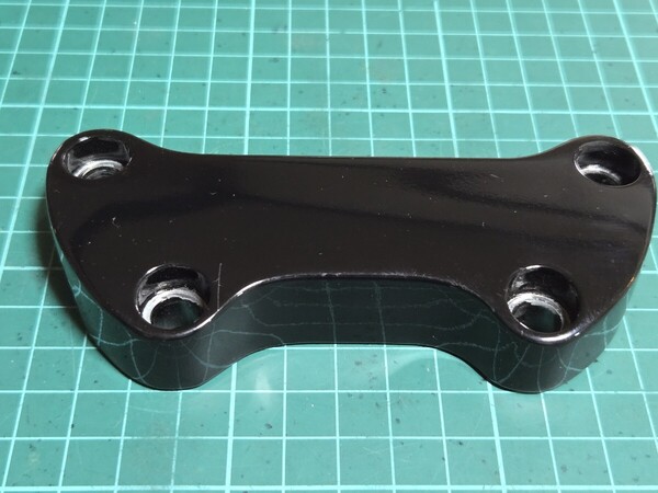 ■美品/即決/送料無料■ハーレーダビッドソン トップ/ライザークランプ/1インチバーハンドル用/ブラック黒/プレーン