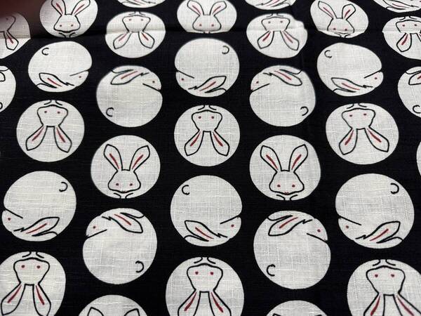 4m ドビー 110×400cm 黒 綿100% うさぎ 日本製 / 生地 はぎれ 和柄 / 兎 ウサギ サザンクロス WAGARA