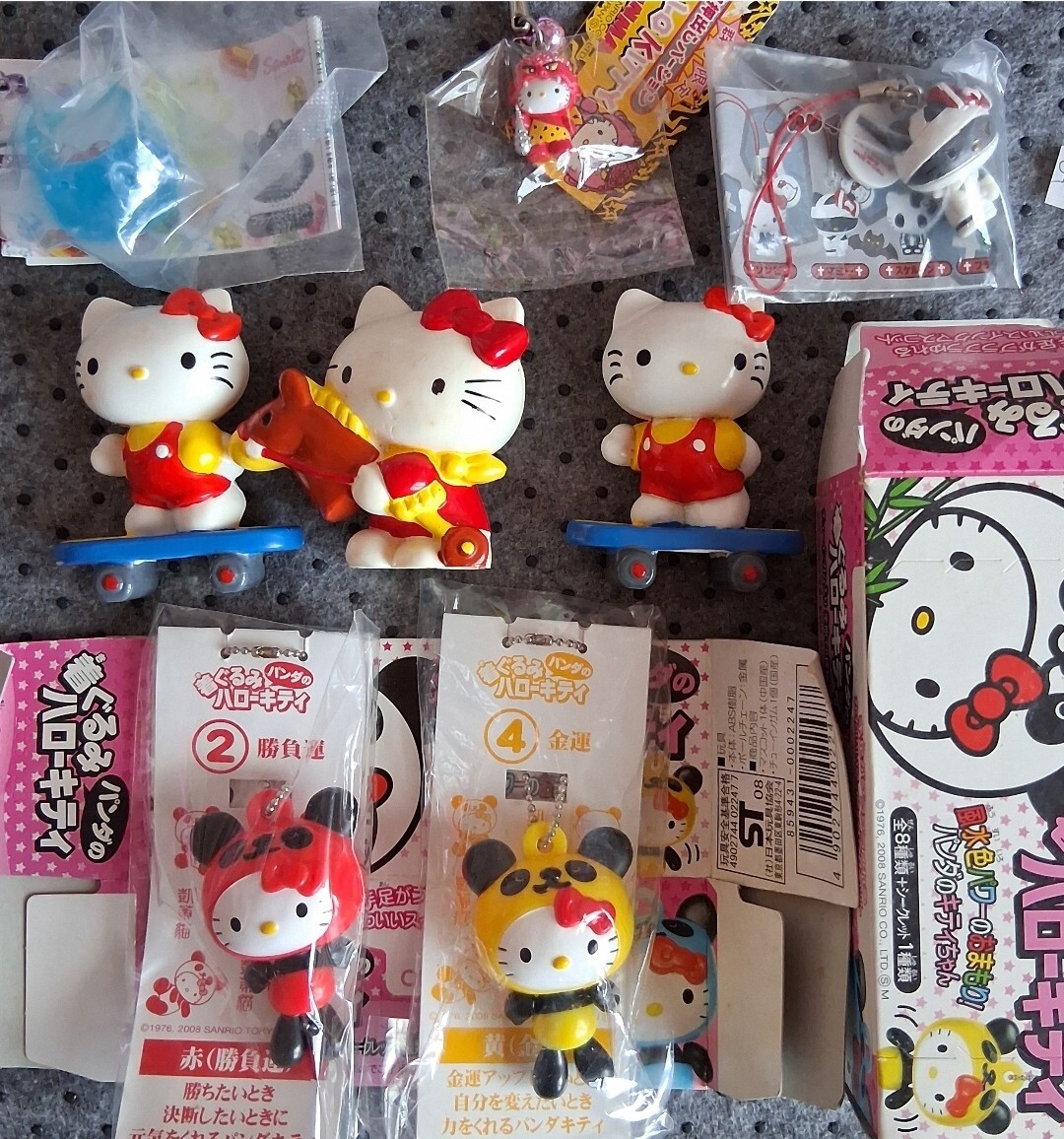 着ぐるみパンダのハローキティ マスコットキーチェーン 2008年