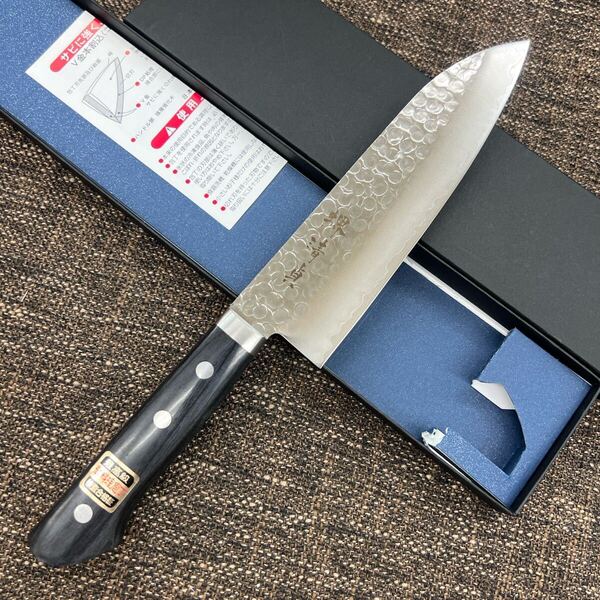 ★新品送料込★鎚目鍛造ゴールド鋼三徳包丁165mm口金付黒柄背通し 両刃 調理器具 洋包丁 三徳包丁 万能包丁