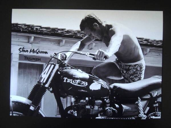 A4 額付き ポスター Steve McQueen スティーブマックイーン Triumph バイク キック スタート 写真