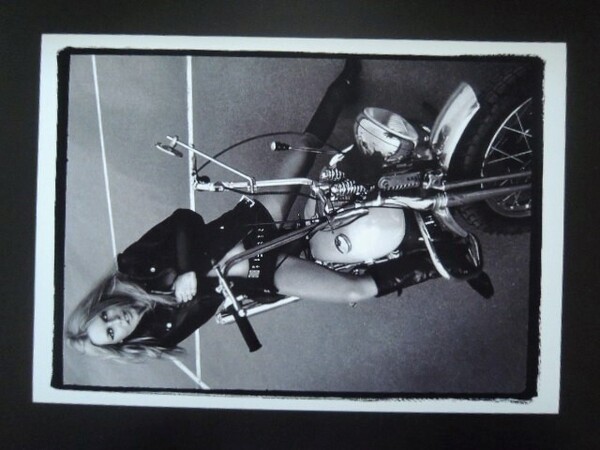 A4 額付き ポスター ブリジットバルドー Brigitte Bardot バイク フォトフレーム