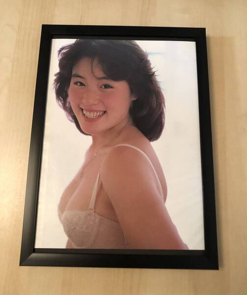 kj ★額装品★ 高部知子 白 下着 セクシー グラビア 貴重写真 A4額入り ポスター風 アイドル 女優 昭和レトロ テレビ