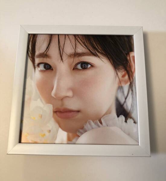 kj ★額装品★ 吉岡里帆 グラビア 貴重写真20cmサイズ額入り ポスター風 女優 アップ 映画 ドラマ セクシー 美肌 美白 実物大ほど