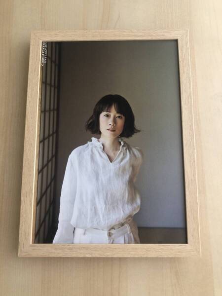 kj ★額装品 ★ 原田知世 和室 グラビア B5サイズ額入り ポスター風デザイン 貴重写真 女優 アイドル 角川映画 CD dvd テレビ