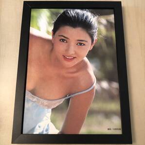 kj ★額装品 ★ 22歳 泉じゅん グラビア 美乳 セクシー 下着 B5額入り ポスター風デザイン 貴重写真 女優 昭和レトロ シルク 映画 ドラマ