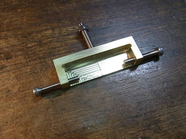 活字ホルダー 12pt 14pt 18pt 24ptに対応 メタルスタンプに 箔押し機用 ホットスタンプ hotstamp 治具 レザークラフト ヌメ革に