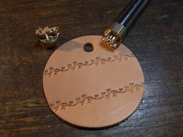 No.93 葉の刻印 2点セット 手打ち刻印 打刻印 立体 レザークラフト ヌメ革に Leathercraft ハンドメイド 真鍮製 リーフ
