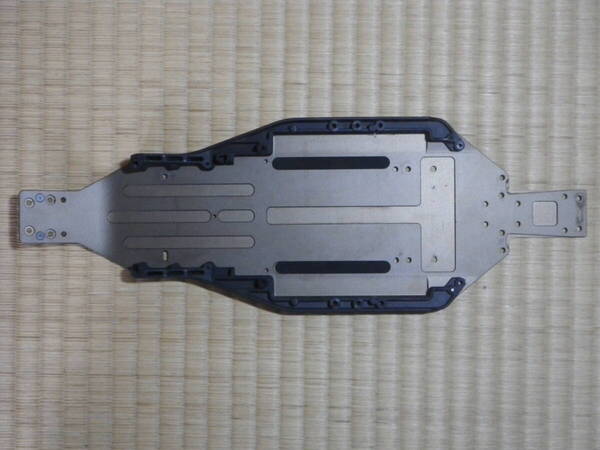 ★送料込み!!●ヨコモ (Z2-002CA) SO1.0 YZ-2CAL3用 ハード メインシャーシ (ハイグリップ路面) 中古品!!