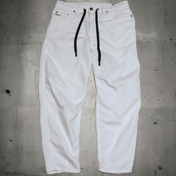 ディーゼル/DIESEL ストレッチホワイトデニムパンツ TRUCKTER 0830G ボタンフライ キャロットテーパードフィット