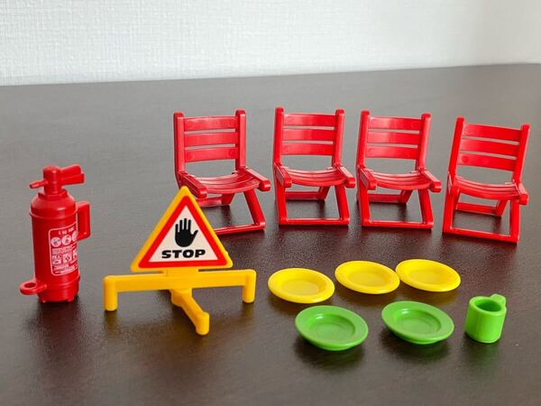 PLAYMOBIL プレイモービル キャンプ イス 椅子 チェア 食器 皿 コップ 標識 消火器 フィギュア セット ドールハウス ミニチュア