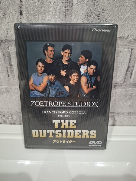 新品 アウトサイダー DVD 映画 洋画 トムクルーズ(他出演 ミッションインポッシブル 栄光の彼方に トップガン レインマン カクテル)