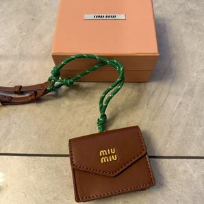 miu miu ミニポーチ付きレザートリック