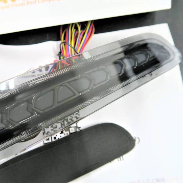 廃番/処分品 ハイエース200系 3型後期~用 LEDハイマウント ストップランプ 流れるウインカー 未使用 AVEST アベスト 送料無料 G