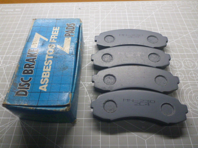  Mitsubishi H21A H26A H22A H22V Minica передние тормозные накладки 