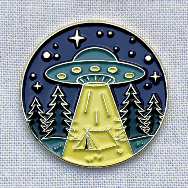 夜のキャンプとUFO 宇宙人 エイリアン アブダクション テント 登山◆ピンバッジ ピンズ バッチ ブローチ◆アウトドア ネイチャー