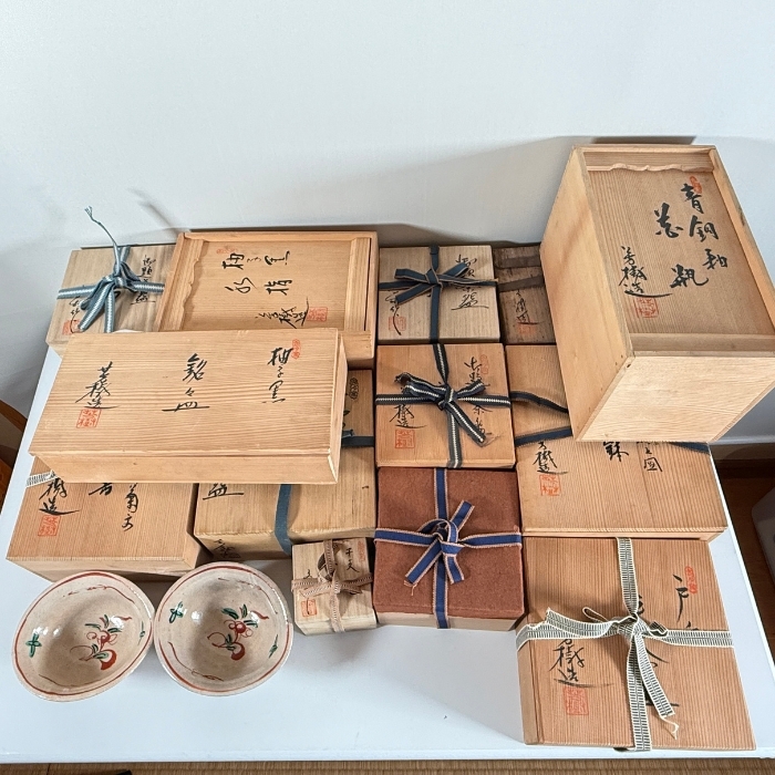 Amazon.co.jp: 杉浦芳樹 柚子黒茶碗 瀬戸焼 兎月窯 共布 共箱 栞