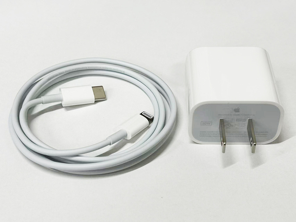 純正品 Apple 20W USB-C電源アダプタ(A2305) USB-C - Lightningケーブル アップル 未使用に近い iPhone 12 13 14
