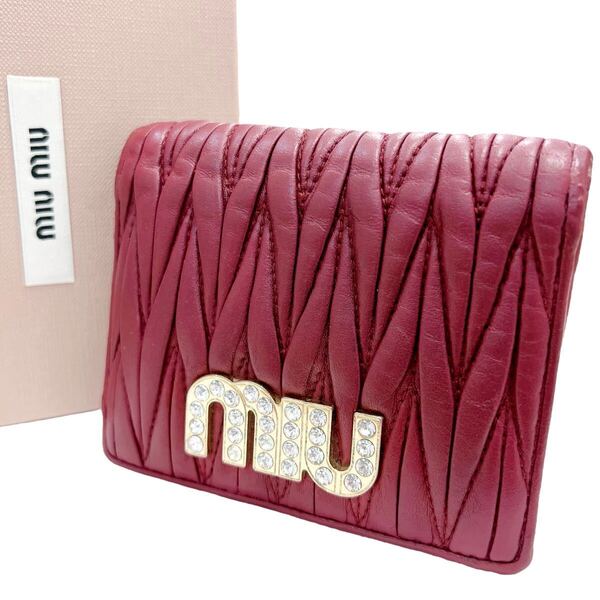 ミュウミュウ MIUMIU マテラッセ 折り財布 二つ折り コンパクトウォレット ビジュー クリスタル レザー 革 ロゴ金具 ゴールド金具 レッド