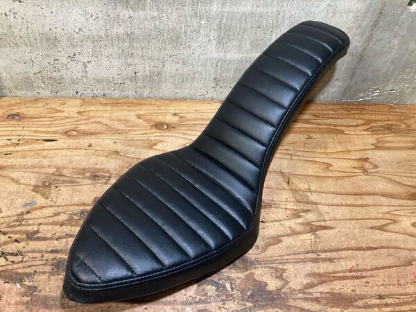 送料無料 リジットコブラシート B横 タックロール ナックルヘッド パンヘッド ショベルヘッド ハーレー トライアンフ SR チョッパー 2