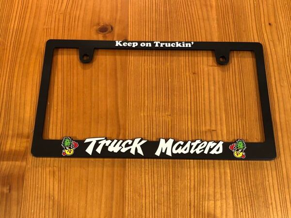 1枚 送料込み 新基準 全面適用 ライセンスフレーム Raised Truck Masters ロゴ MOONEYES ムーンアイズ 好きの方に 車用 ナンバーフレーム