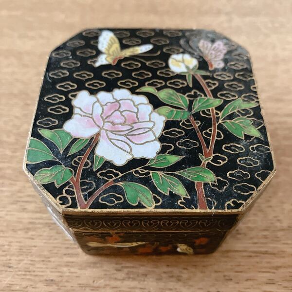 中国工芸品 七宝焼 小物入れ 花 蝶 シノワズリ