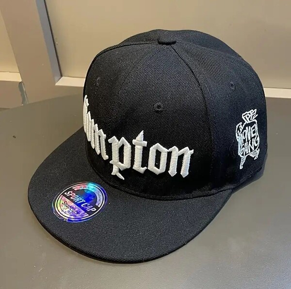 【フラットキャップ】黒《Compton》男性兼用★サイド刺繍■ブラックキャップ